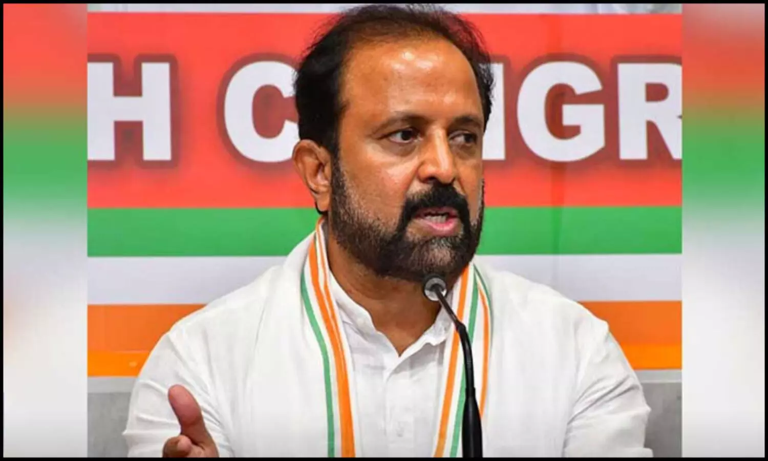 Madhu Yashki Goud's brother commits violence and seizes land with bulldozer