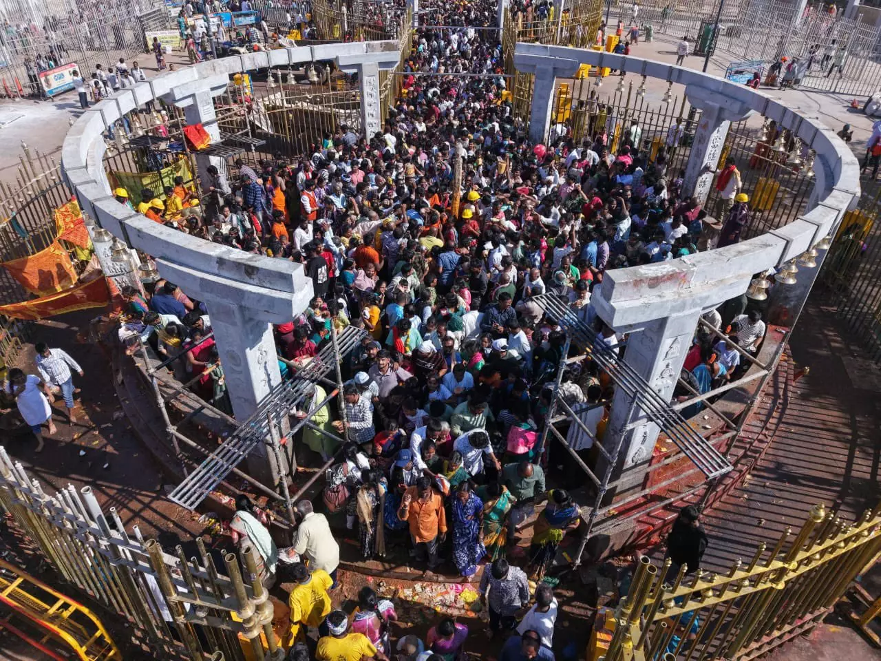 Devotees Throng Medaram Ahead of Maha Jathara