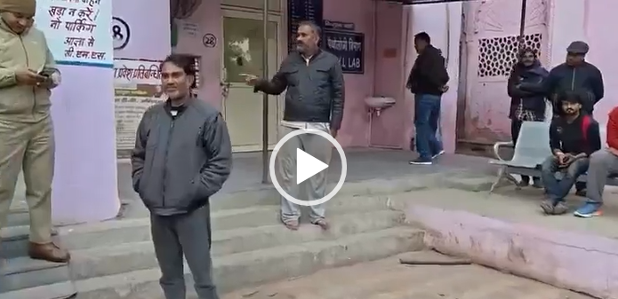 VIRAL: He came to the hospital with a snake in his jacket