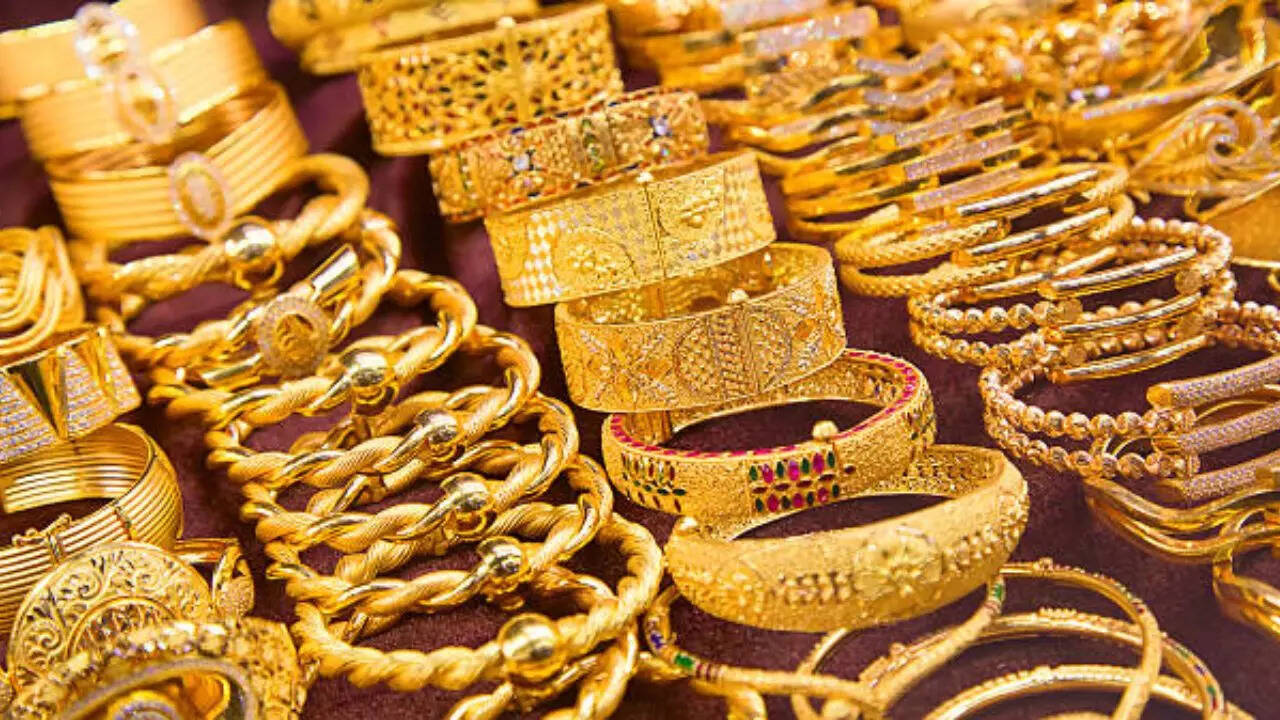 Gold Rate Today (February 15, 2026): Check Prices Of 24K, 22K & 18K