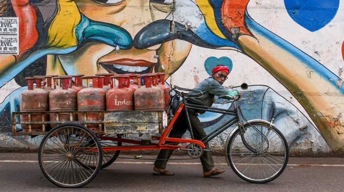 LPG shortage: Oil companies consider smaller, 10 kg domestic cylinders amid Hormuz disruption, says report