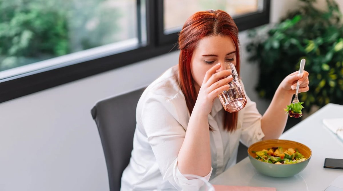 Is Drinking Water During Meals Good Or Bad?