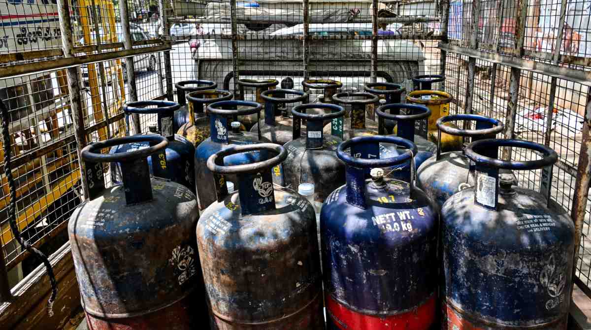 LPG cylinder price hiked by Rs 195.50